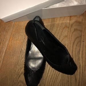 Jessica Simpson black flats size 6